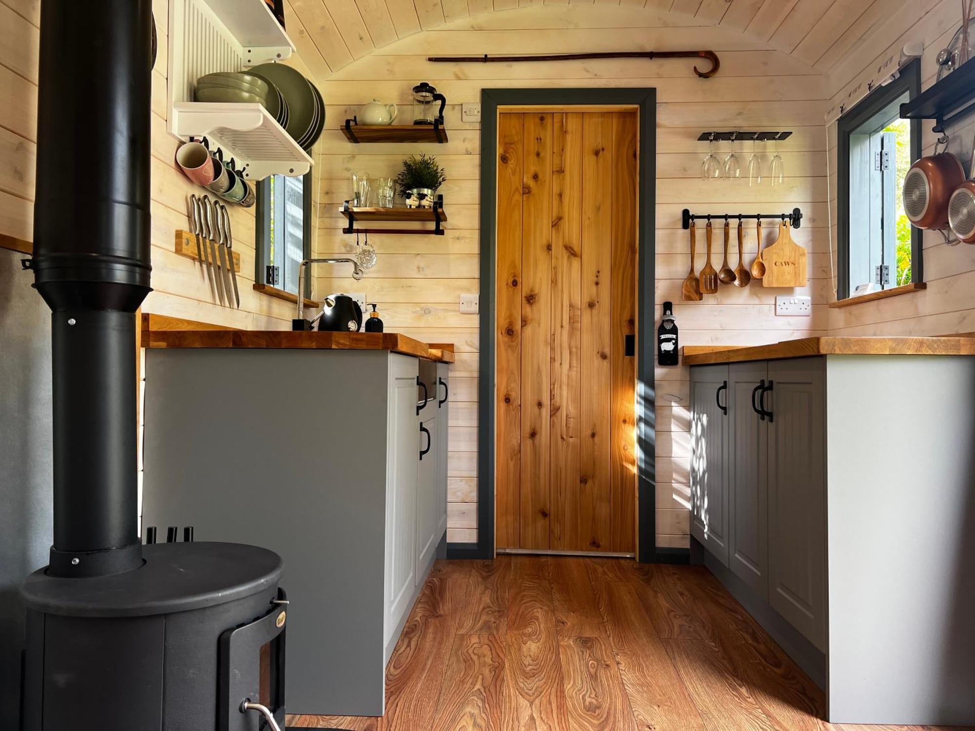 Mountain View Shepherd'S Hut For 2 Adults, 1 Dog Villa Llangoed Kültér fotó