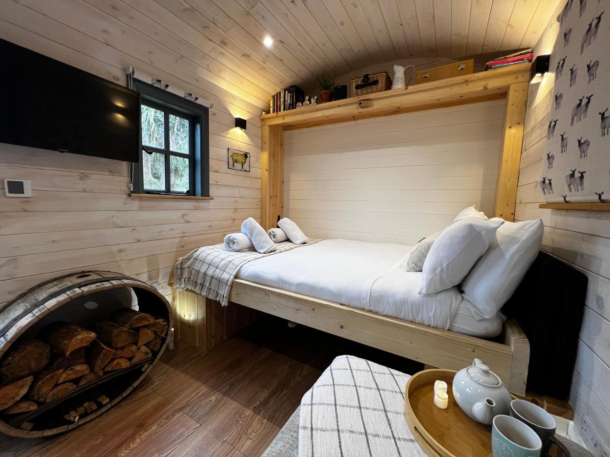 Mountain View Shepherd'S Hut For 2 Adults, 1 Dog Villa Llangoed Kültér fotó