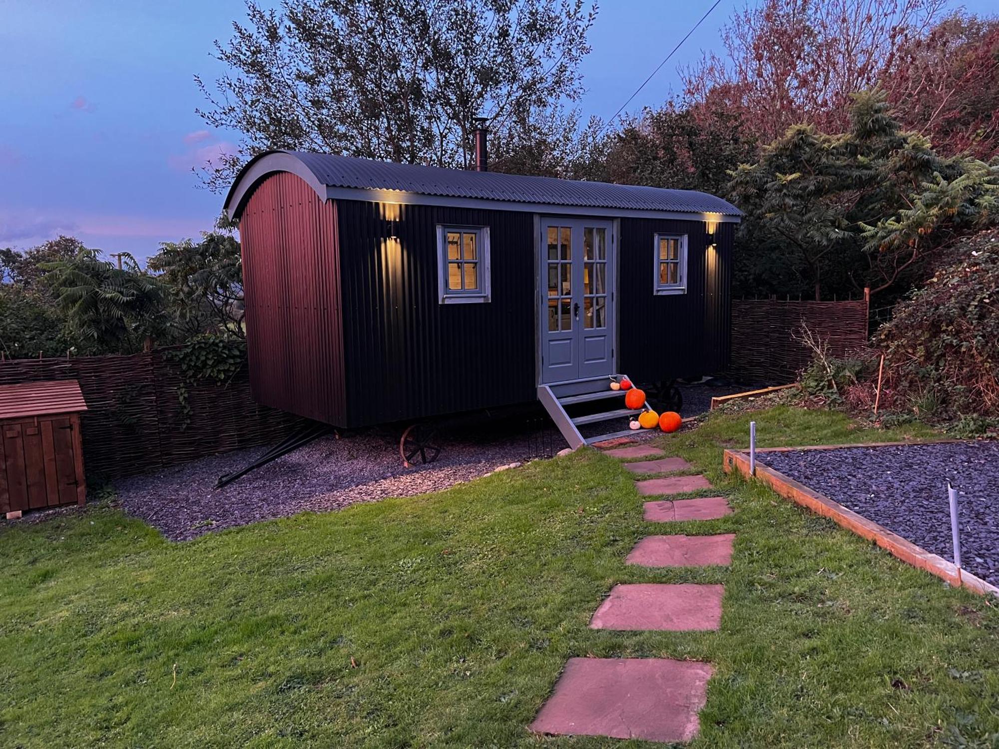Mountain View Shepherd'S Hut For 2 Adults, 1 Dog Villa Llangoed Kültér fotó