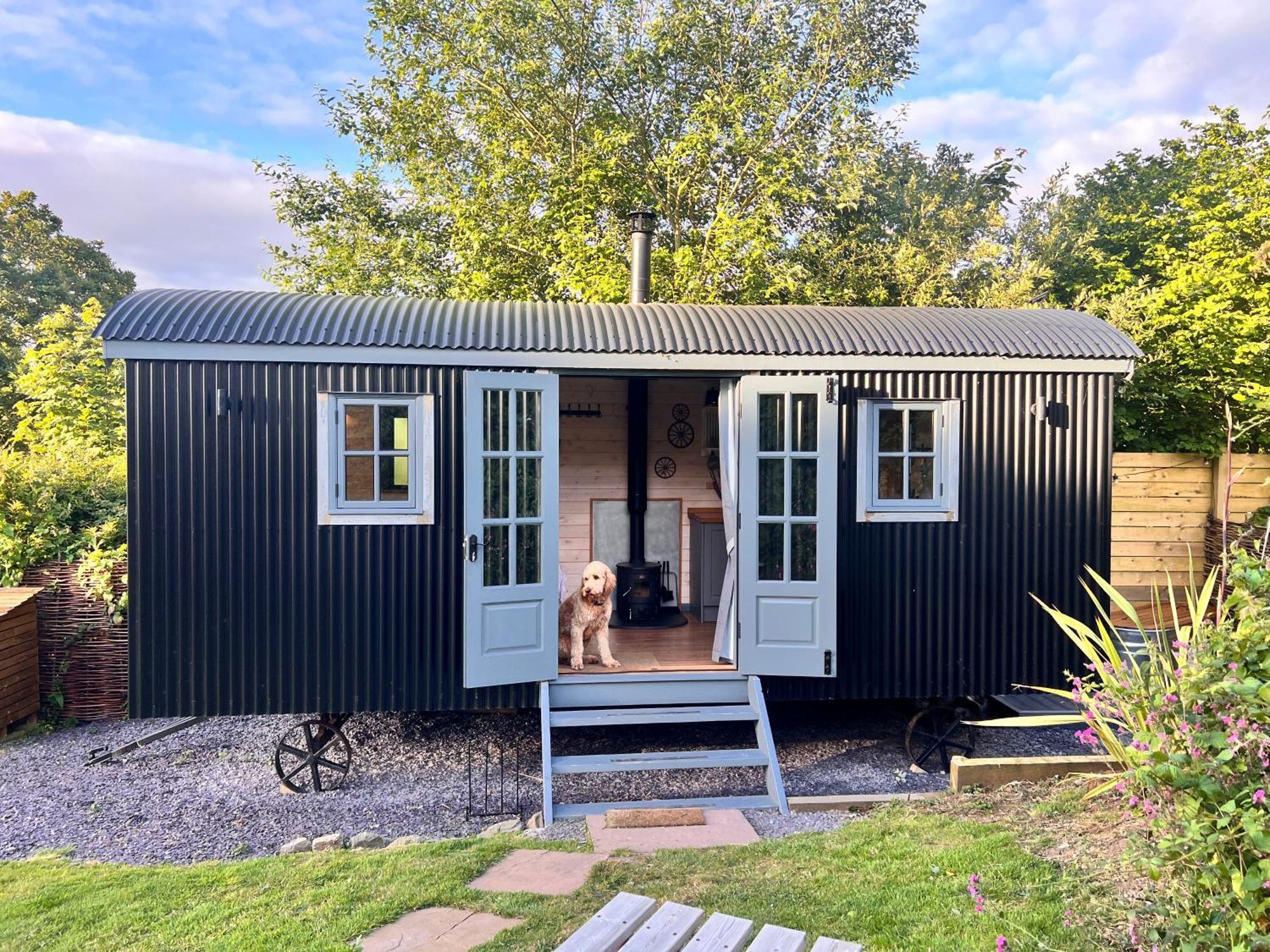 Mountain View Shepherd'S Hut For 2 Adults, 1 Dog Villa Llangoed Kültér fotó